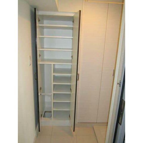 ガーラ・グランディ横濱桜木町の玄関|シューズボックスで玄関すっきり♪