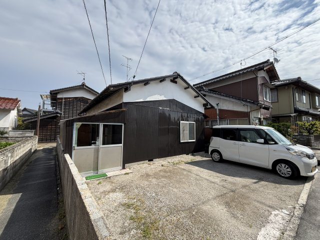 両三柳K貸家の駐車場