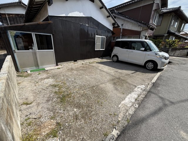 両三柳K貸家の駐車場
