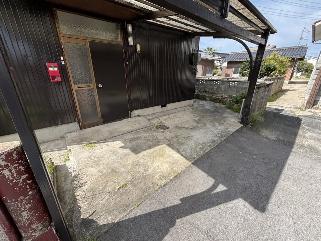 両三柳K貸家の駐車場