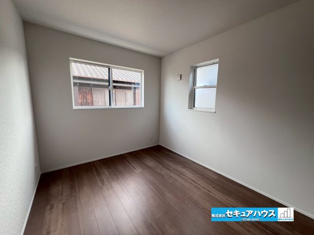 【同施工物件ご案内可能】日進市藤島町五反田　全2棟の内観：施工例|【洋室イメージ】
◆広々とした居住空間は日々の暮らしを彩り、心のやすらぎと満足感を与えてくれます。通風と採光を考慮した設計は子供たちはのびのび育ち、家族でくつろぎと団らんを生み出します。　　　　　　　