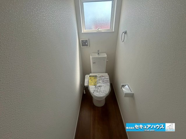 【本日ご案内可能】日進市藤島町五反田　全2棟のトイレ|【高機能トイレ】
◆高機能トイレの多くは便器のフタの開閉が自動であり、使用後に手動で水を流す面倒もなく非常に便利です。スタイリッシュな見た目で、お掃除しやすく、節水効果が高いです。　　　　　　　　　　
