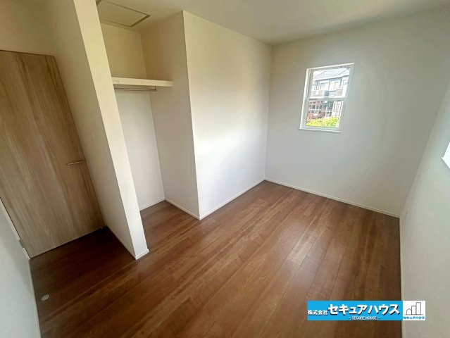 【本日ご案内可能】日進市藤島町五反田　全2棟の洋室|【洋室5.5帖】
◆お子様のお部屋や主寝室、来客時の宿泊室、趣味のお部屋としてもご利用いただけます♪　　　　　　　　　　　　　　　　　　　　　　　　　　　　　　　　　　　　　　　　　　　　　　　　　　
