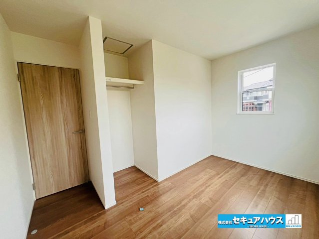 【本日ご案内可能】日進市藤島町五反田　全2棟の洋室|【洋室5.5帖】
◆お子様のお部屋や主寝室、来客時の宿泊室、趣味のお部屋としてもご利用いただけます♪　　　　　　　　　　　　　　　　　　　　　　　　　　　　　　　　　　　　　　　　　　　　　　　　　　
