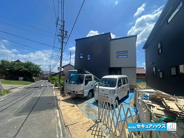 【同施工物件ご案内可能】日進市藤島町五反田　全2棟の前面道路含む現地写真|事前予約にて現地ご見学いただけます！お気軽にお問い合わせください♪
■株式会社　セキュアハウス■
住宅ローンに強く、知識、経験豊富なスタッフ在籍
お客様に寄り添い、ご成約後もサポート致します。