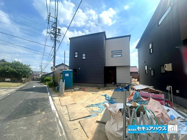 【本日ご案内可能】日進市藤島町五反田　全2棟の前面道路含む現地写真|事前予約にて現地ご見学いただけます！お気軽にお問い合わせください♪
■株式会社　セキュアハウス■
住宅ローンに強く、知識、経験豊富なスタッフ在籍
お客様に寄り添い、ご成約後もサポート致します。