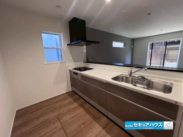 【同施工物件ご案内可能】日進市藤島町五反田　全2棟の内観：施工例|【キッチンイメージ】
◆同時にたくさんの料理が調理できる。「焼く・蒸す・煮る」の工程を同時進行で進めることができるので、料理を素早く作ることができます。育児でバタバタ忙しいママに嬉しい♪　　　　　　　