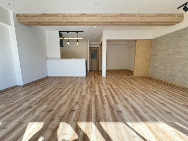 木場サニータウンの居間・リビング|22.8畳の大型リビングです♪南東向きで陽当たり良好です♪