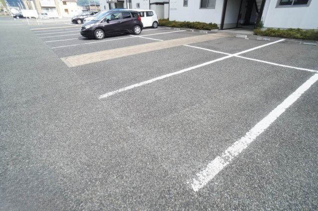 シャーメゾン藤Cの駐車場