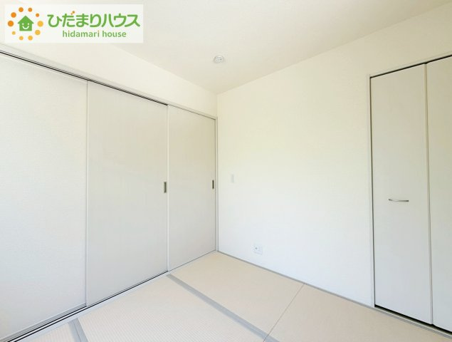 いわき市仁井田寺前1期　新築戸建　1号棟の和室|扉を閉じれば来客用のお部屋として。開いて広い空間を作れば、お子様の遊び部屋として使えます！