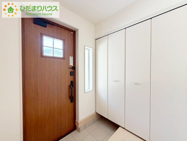 いわき市仁井田寺前1期　新築戸建　1号棟の玄関|鍵や小物類を置けるスペースが確保できるため、散らかりがちな玄関をすっきりと保てます。