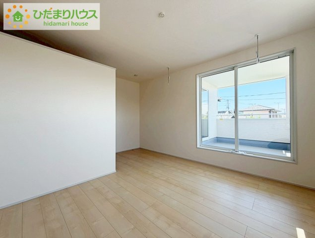 いわき市仁井田寺前1期　新築戸建　1号棟の寝室|主寝室は広々していて安らげる空間に。大きな窓から光が差し込み、朝の目覚めも良さそう♪