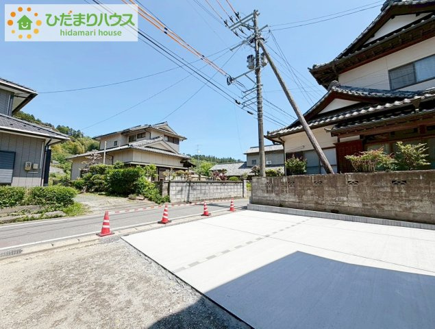 いわき市仁井田寺前1期　新築戸建　1号棟の駐車場|時間がない時もらくらくと車の出し入れができる並列駐車場を完備！！