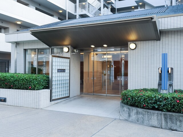 高井戸パークハウスのエントランス|「高井戸」駅徒歩７分！ペット飼育可能な平成１２年築の新耐震基準マンション、高井戸パークハウスは即日現地案内可能となっておりますので、お気軽にお問い合わせください！