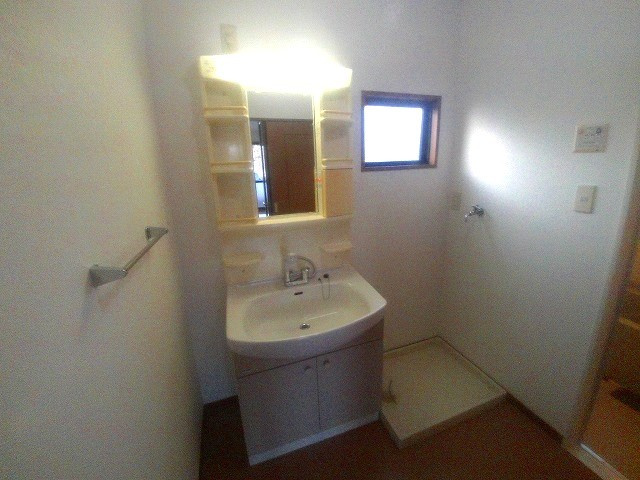 神戸市西区小山１丁目の一戸建ての洗面所