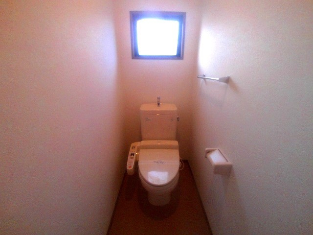 神戸市西区小山１丁目の一戸建てのトイレ