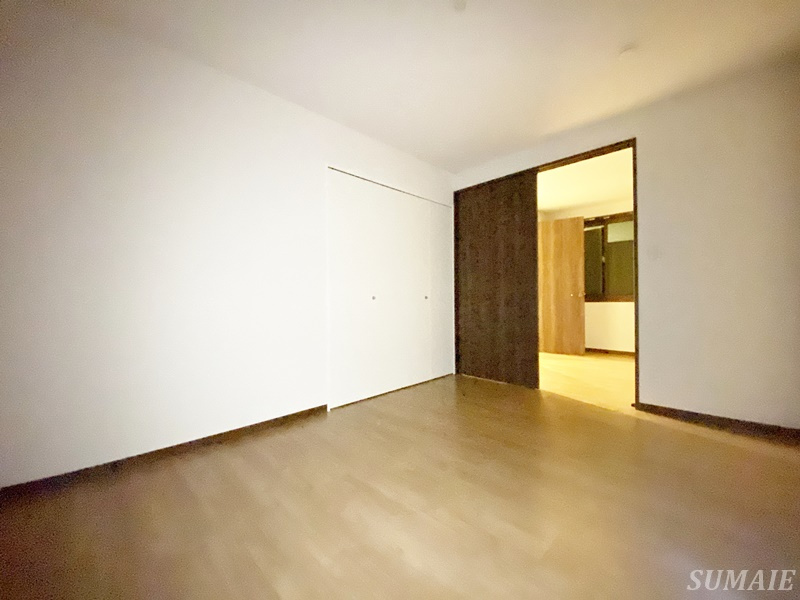 ルミナスフラットの洋室|別角度から見た6帖の洋室です☆