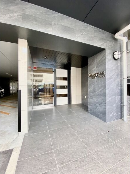 GRANDUKE松原cuoreのエントランス