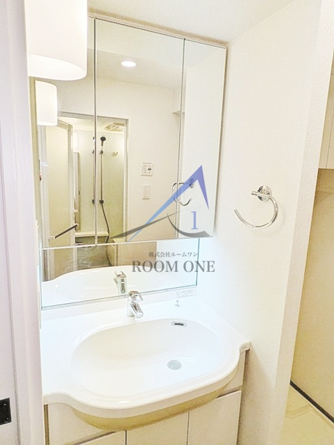 日神デュオステージ馬車道の洗面所|独立洗面台です。