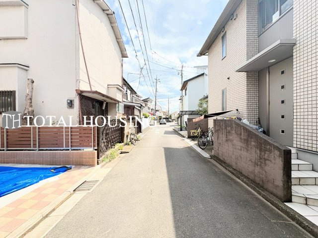 【前面道路含む現地写真】 | 府中市分梅町5丁目　新築戸建　全1棟