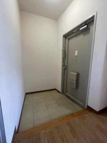 ウエストコートＢの玄関