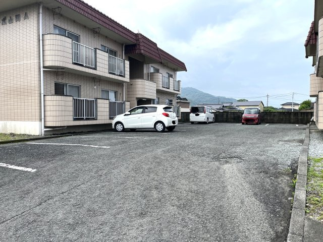ウエストコートＢの駐車場