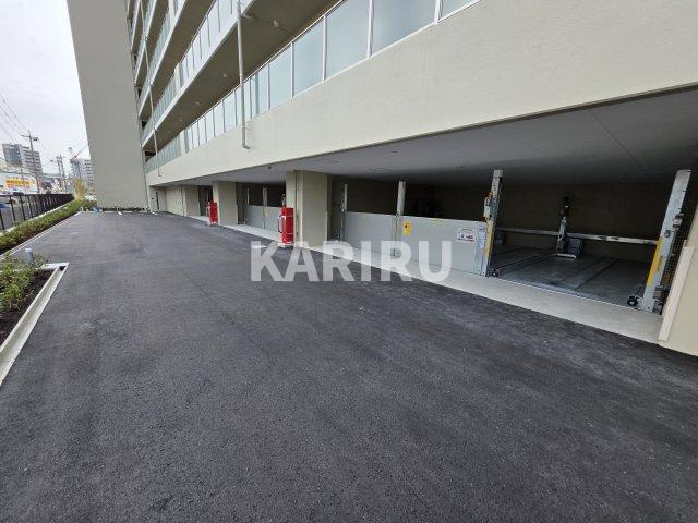 プレサンス京橋ＧＲＥＥＮ　ＹＡＲＤアルミラの駐車場