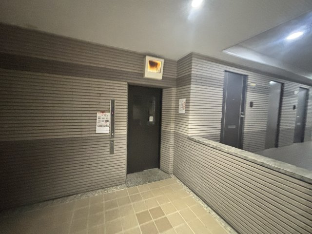 アージュ・リベルテ本山のエントランス