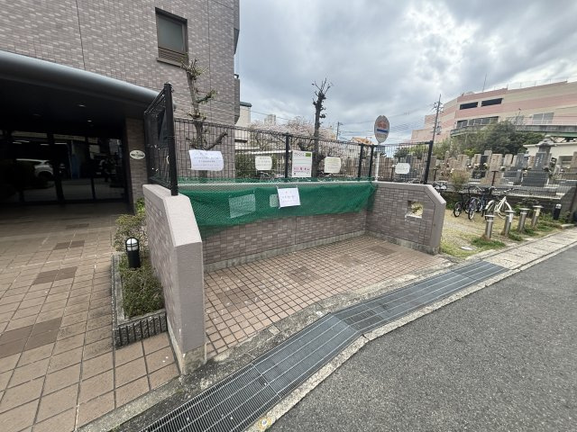 アージュ・リベルテ本山の駐車場
