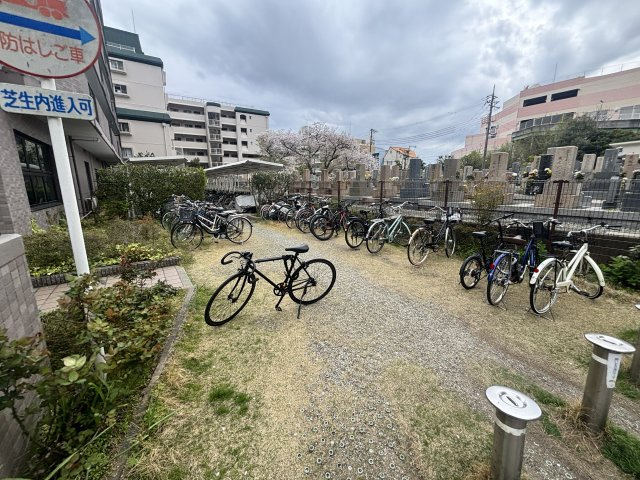 アージュ・リベルテ本山の庭