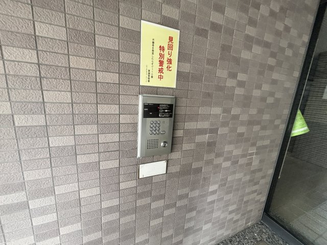 アージュ・リベルテ本山のエントランス