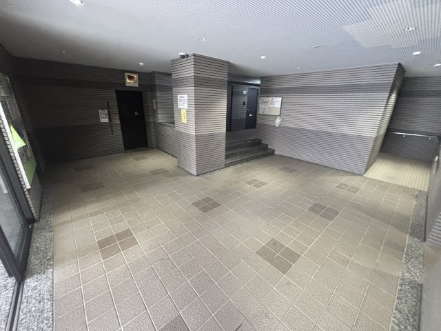 アージュ・リベルテ本山のエントランス