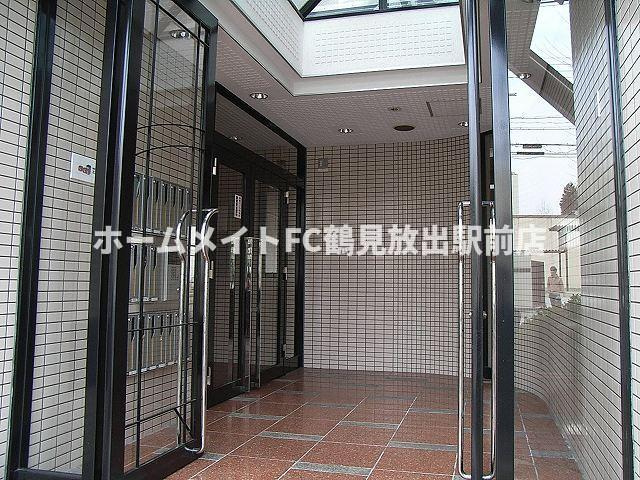 大阪市鶴見区今津中１丁目の賃貸マンションのエントランス