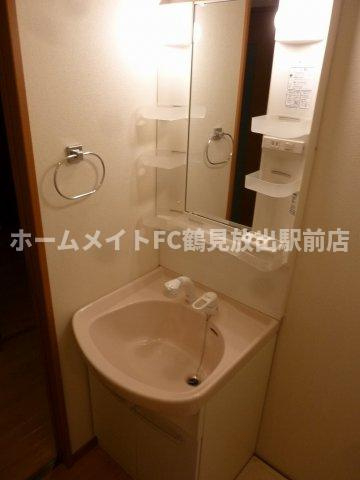 東大阪市長田西２丁目のハイツの独立洗面台