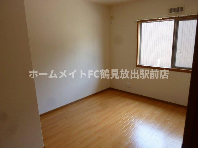 東大阪市長田西２丁目のハイツの洋室