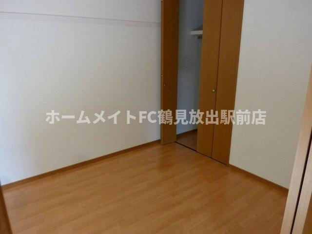 東大阪市長田西２丁目のハイツの洋室