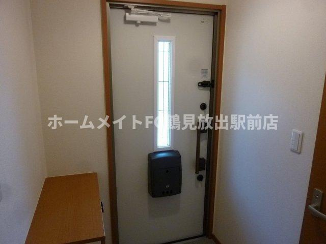東大阪市長田西２丁目のハイツの玄関