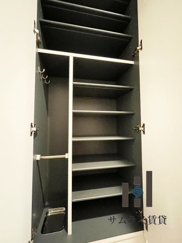 デュオフラッツ鶴舞の玄関