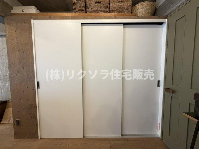 守口ハイライフB棟の収納|リビングクローゼット
■物件内覧・資金計画相談・住宅ローン相談、リフォーム相談、お問合せ受付中■
※当日・翌日のご内覧、ご相談はお電話でのお問合せがスムーズです！