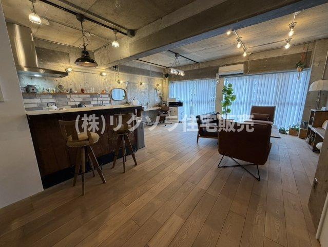 守口ハイライフB棟の居間・リビング|LDK21.0帖
■物件内覧・資金計画相談・住宅ローン相談、リフォーム相談、お問合せ受付中■
※当日・翌日のご内覧、ご相談はお電話でのお問合せがスムーズです！