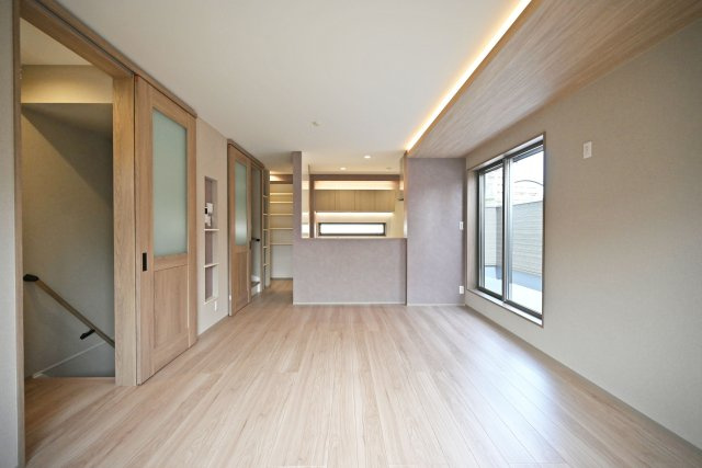 シャルムコート・ジョン鴻池2丁目新築一戸建て│3LDK+駐車駐輪の居間・リビング