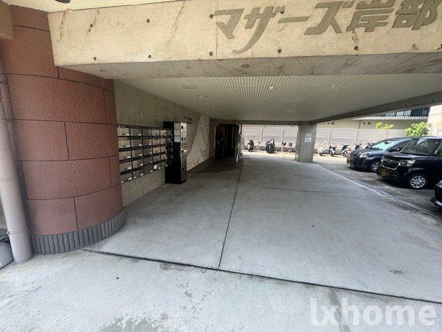 マザーズ岸部の駐車場|駐車場に車を止められます