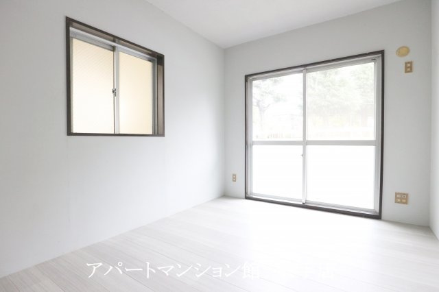 フラット白山第二の洋室