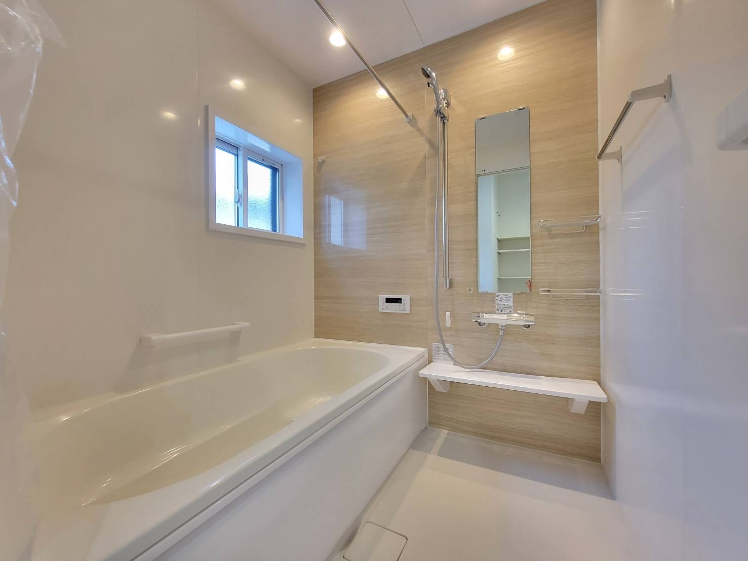 【クライン】小山市塚崎第1期の浴室|○浴室○
家族みんなの使いやすさとリラクゼーションを追求した体も心も安らぐバスルーム♪
浴室換気乾燥暖房付きです。														
※2026年4月撮影