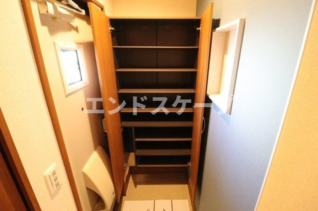 コンソラータ茂呂の収納|高崎、前橋、伊勢崎エリアのお部屋探しはエンドスケープまで！お客様の理想お聞かせ下さい♪