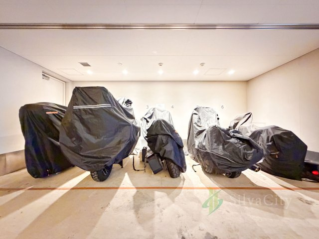 ブランズ麻布狸穴町の駐車場|バイク置き場