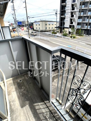 【バルコニー】 | ジュネス羽根 | 外からの目が気にならないバルコニーで洗濯物が干せます