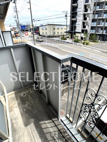 【バルコニー】 | ジュネス羽根 | 外からの目が気にならないバルコニーで洗濯物が干せます