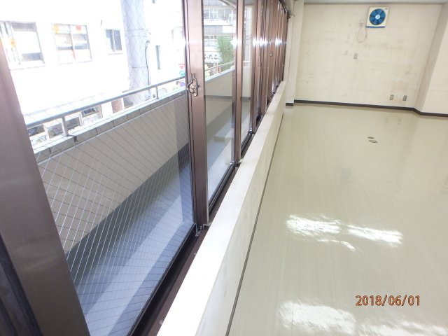 水越ビルのバルコニー