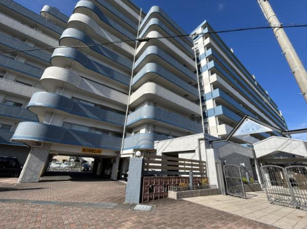 エンブル・リバーガーデン静岡　静岡市駿河区丸子新田の外観|国道沿いの存在感ある建物です！